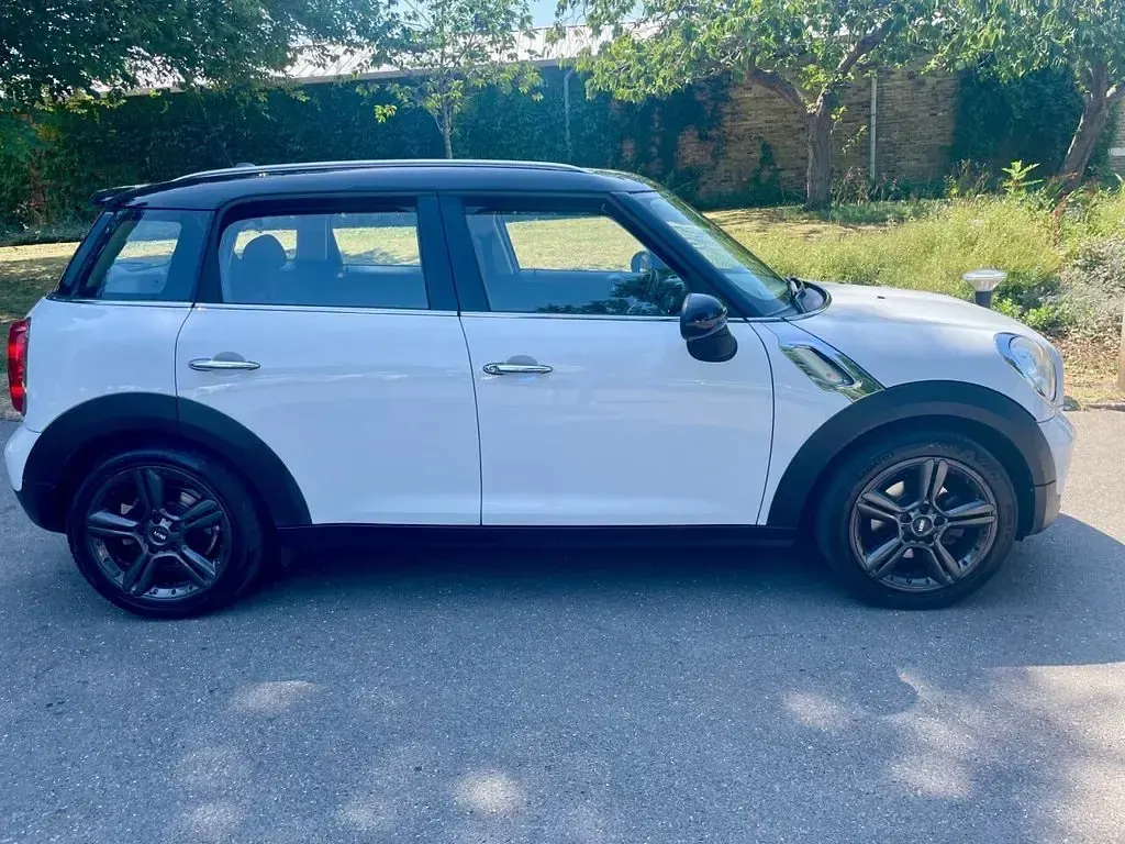 Used Mini Cooper 122 HP (89 kW) 2011 White Hatchback