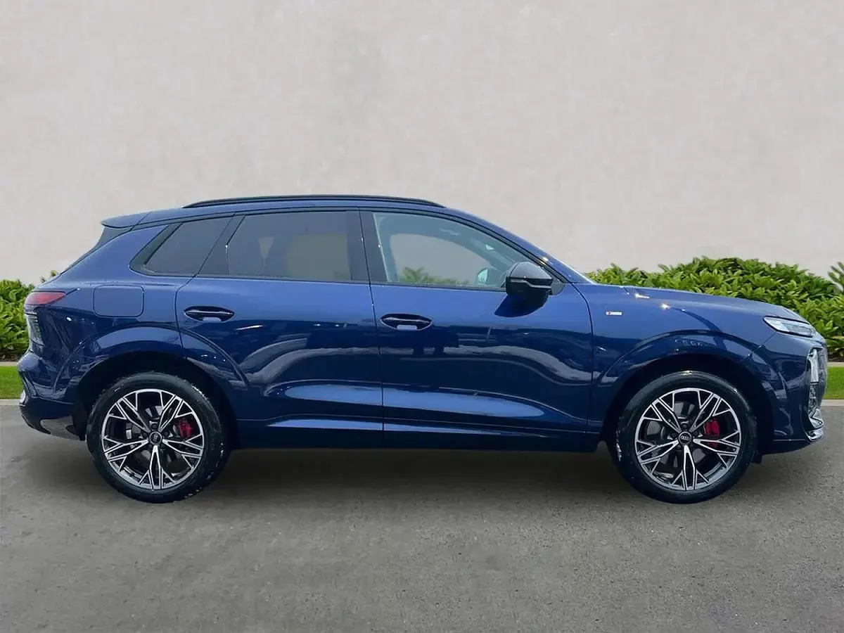 Used Audi Q3 Business 265 HP (194 kW) 2025 Blue SUV