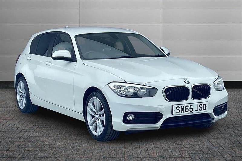 Used BMW 118 Sport Line 136 HP (100 kW) 2015 Mineral white Hatchback