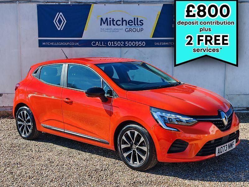 Used Renault Clio V Evolution 90 HP (66 kW) 2023 Valencia orange  Hatchback