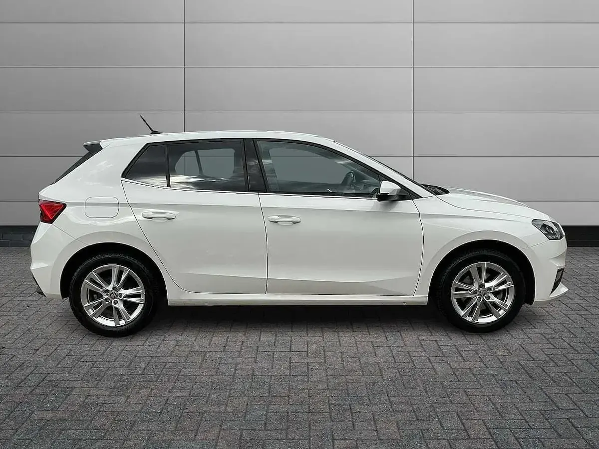 Used Skoda Fabia SE L 85 HP (62 kW) 2024 Candy white Hatchback