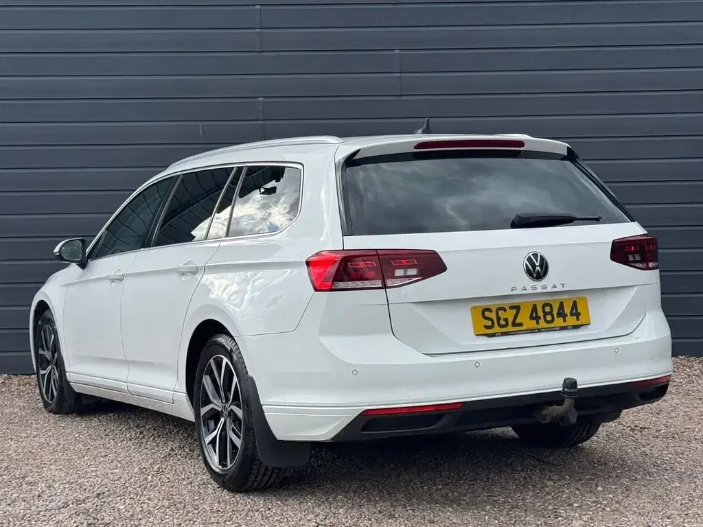 Used VW Passat SEL 150 HP (110 kW) 2020 White Estate