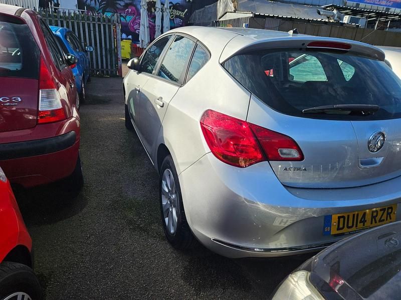 Used Vauxhall Astra Design Edition 2014 Silver Hatchback