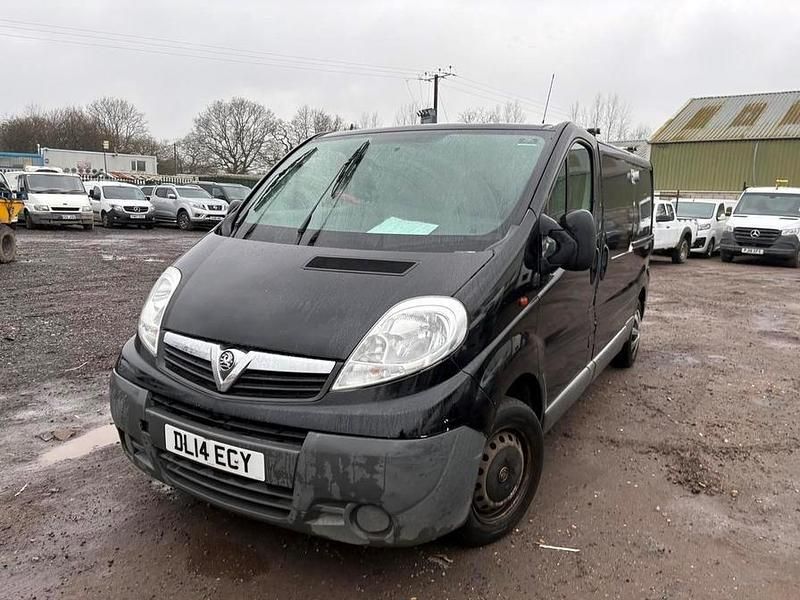 Used Vauxhall Vivaro 115 HP (84 kW) 2014 White MPV