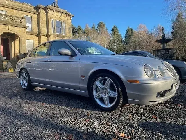Używany Jaguar S-Type R 400 KM (294 kW) 2002 Srebrny Sedan/Limuzyna