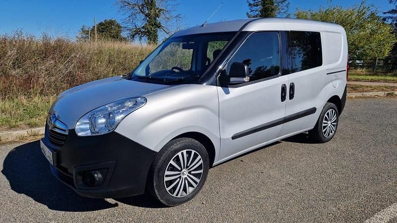 Silver Used 2017 Vauxhall Combo MPV | £3,999 (Fair price) - Image 1/4