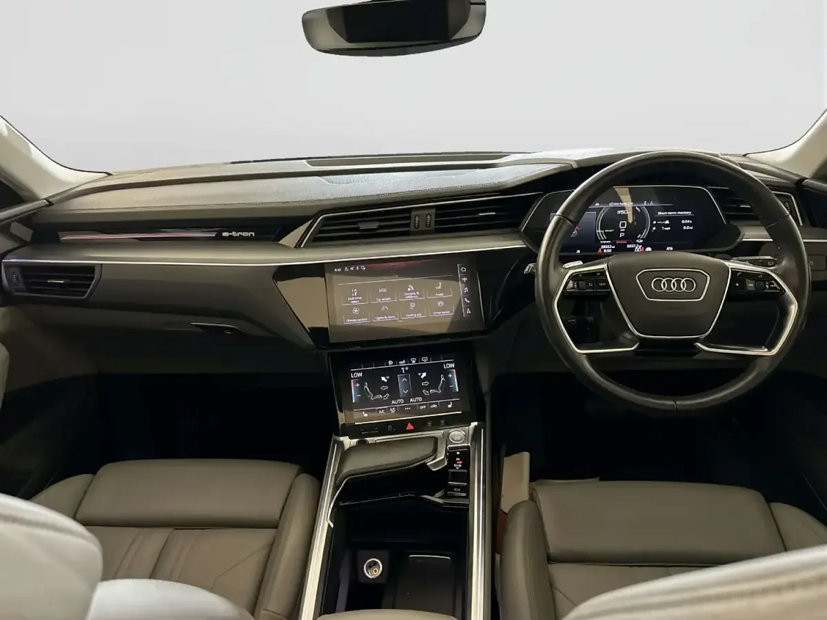 Używany Audi e-tron Comfort 300 kW (408 KM) 2019 Czarny SUV