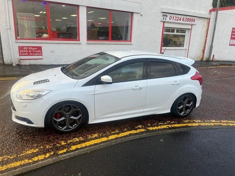 Used Ford Focus ST 250 HP (183 kW) 2012 White Hatchback