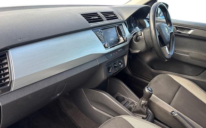 Used Skoda Fabia SE 90 HP (66 kW) 2016 White Estate