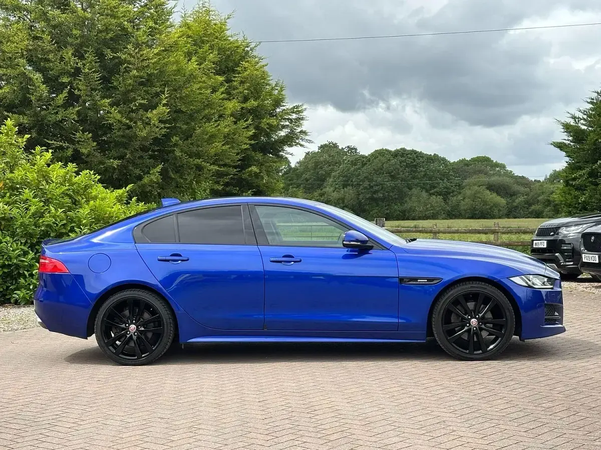 Used Jaguar XE Ingenium 200 HP (147 kW) 2019 Blue Sedan