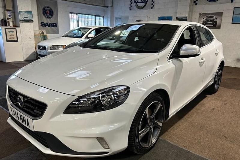 Used Volvo V40 R-Design 115 HP (84 kW) 2014 White Hatchback