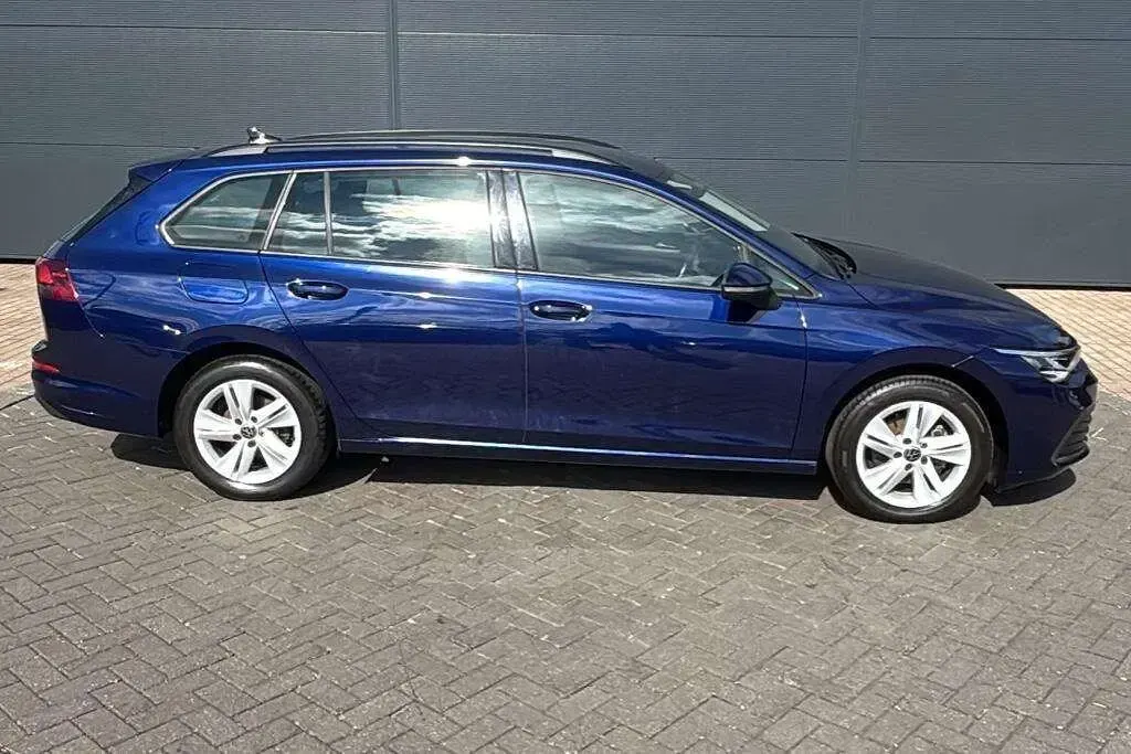 Second-hand VW Golf VIII Life 147 CP (108 kW) 2023 Albastru Break