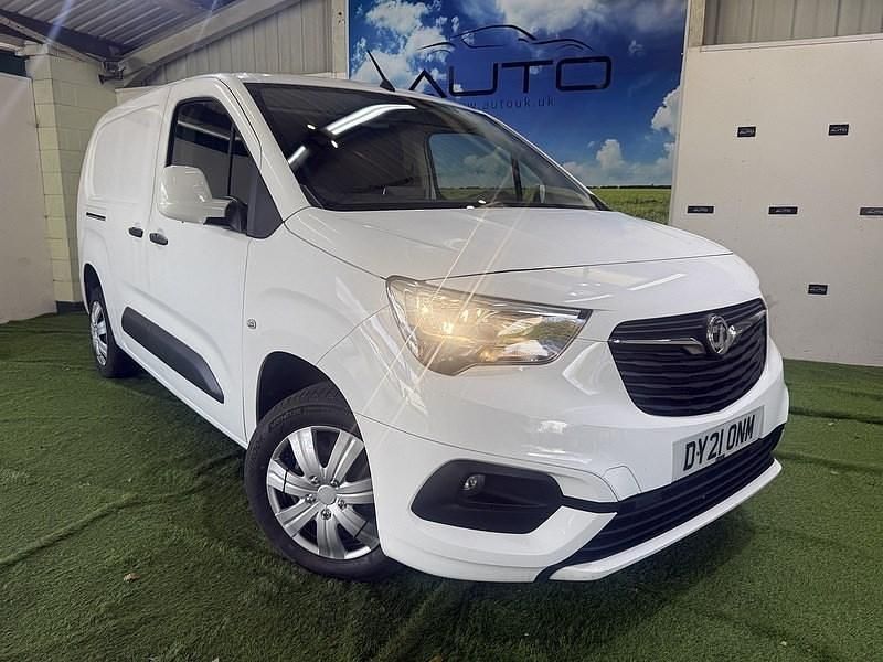 Used Vauxhall Combo Sportive 100 HP (73 kW) 2021 White Van