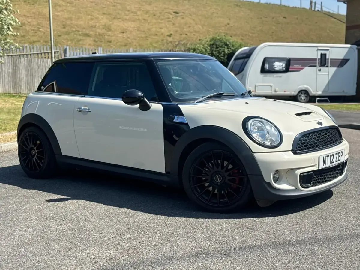 Begagnad Mini Cooper S Hatch 2012 Vit Halvkombi