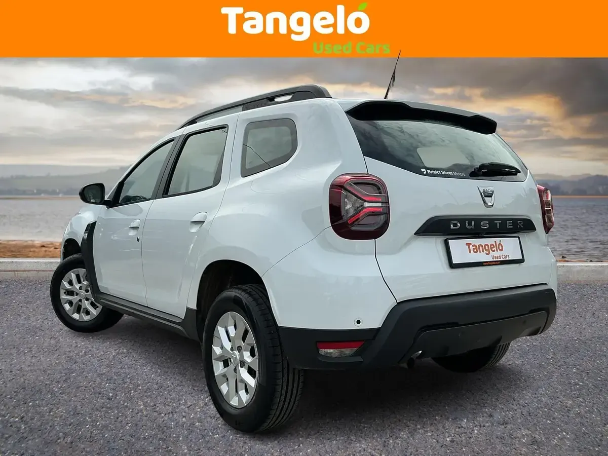 Used Dacia Duster Comfort 91 HP (66 kW) 2022 White SUV