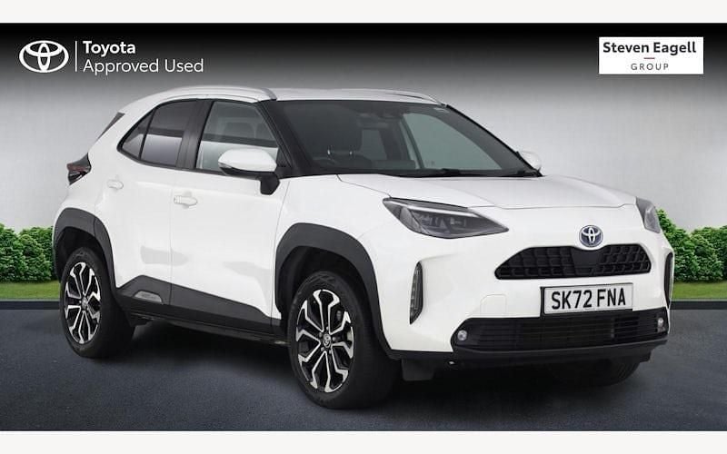 Used 2025 Toyota Yaris Hybrid Design Estate | £20,230 (Super price) - Image 1/3