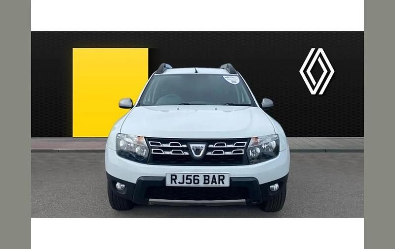 Used Dacia Duster Lauréate 110 HP (80 kW) 2016 White SUV