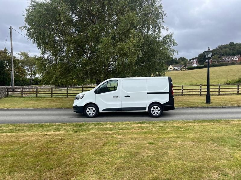 Used Renault Trafic Business 130 HP (95 kW) 2022 White MPV