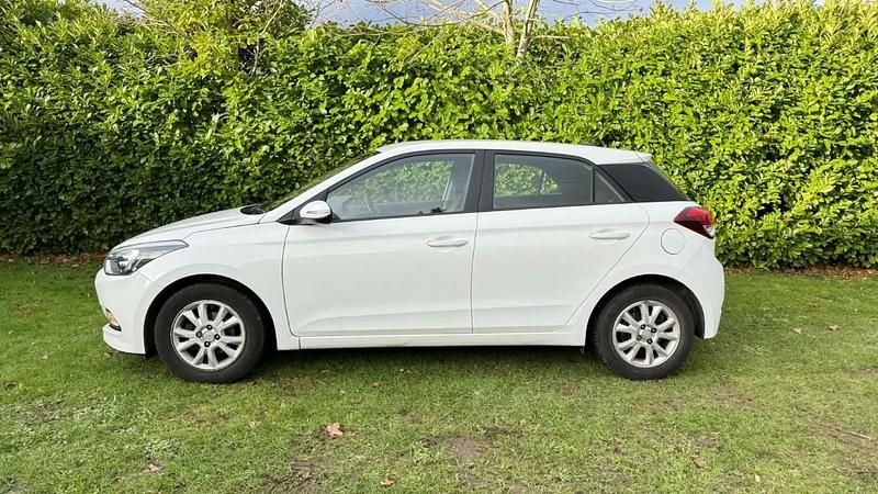 Used Hyundai i20 SE 2017 White Hatchback