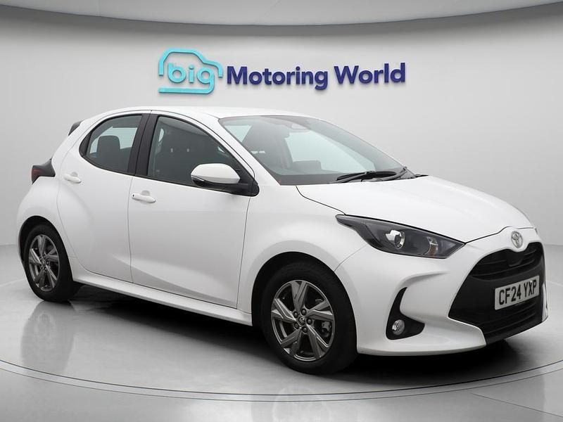 White Used 2024 Toyota Yaris Hybrid Hatchback | £17,600 (Good price) - Image 1/4