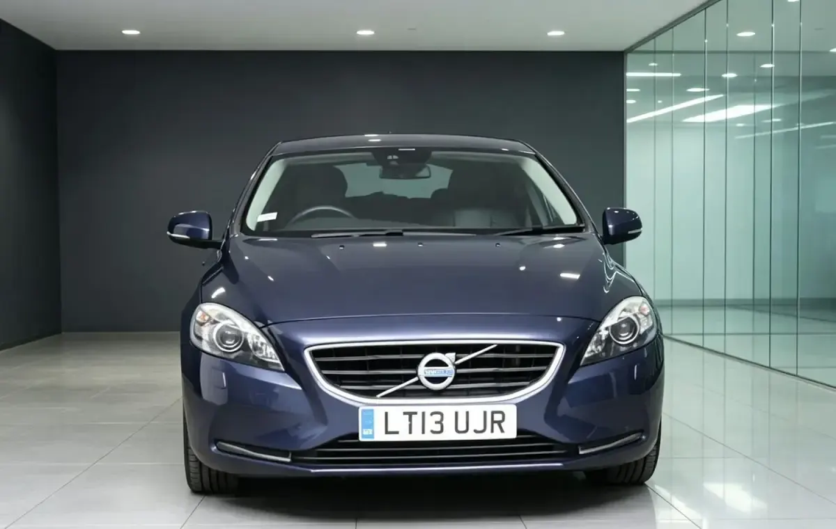 Used Volvo V40 SE Lux 115 HP (84 kW) 2013 Blue Hatchback