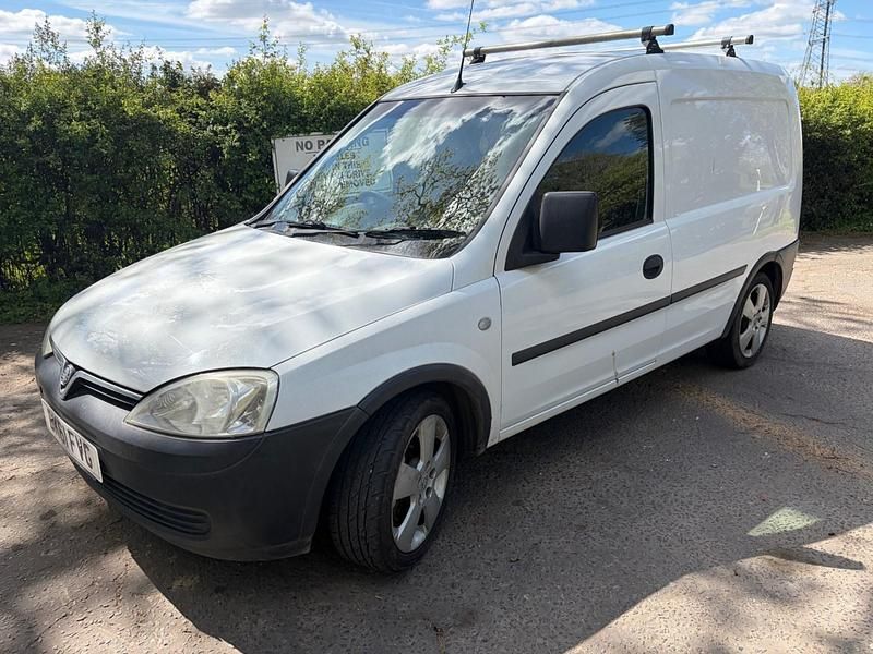 Used Vauxhall Combo 2011 White MPV