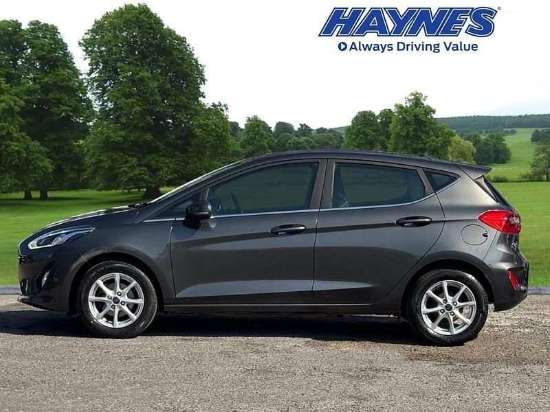 Used Ford Fiesta Zetec 70 HP (51 kW) 2018 Grey Hatchback
