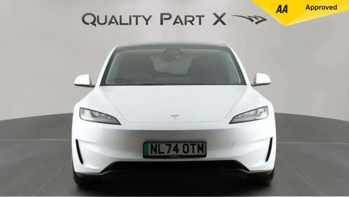 Używany Tesla Model 3 Performance 77 kW (106 KM) 2024 Biały Sedan/Limuzyna