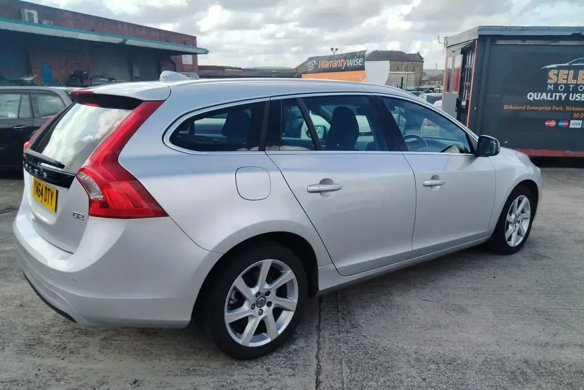 Used Volvo V60 SE Lux 115 HP (84 kW) 2015 Silver Estate