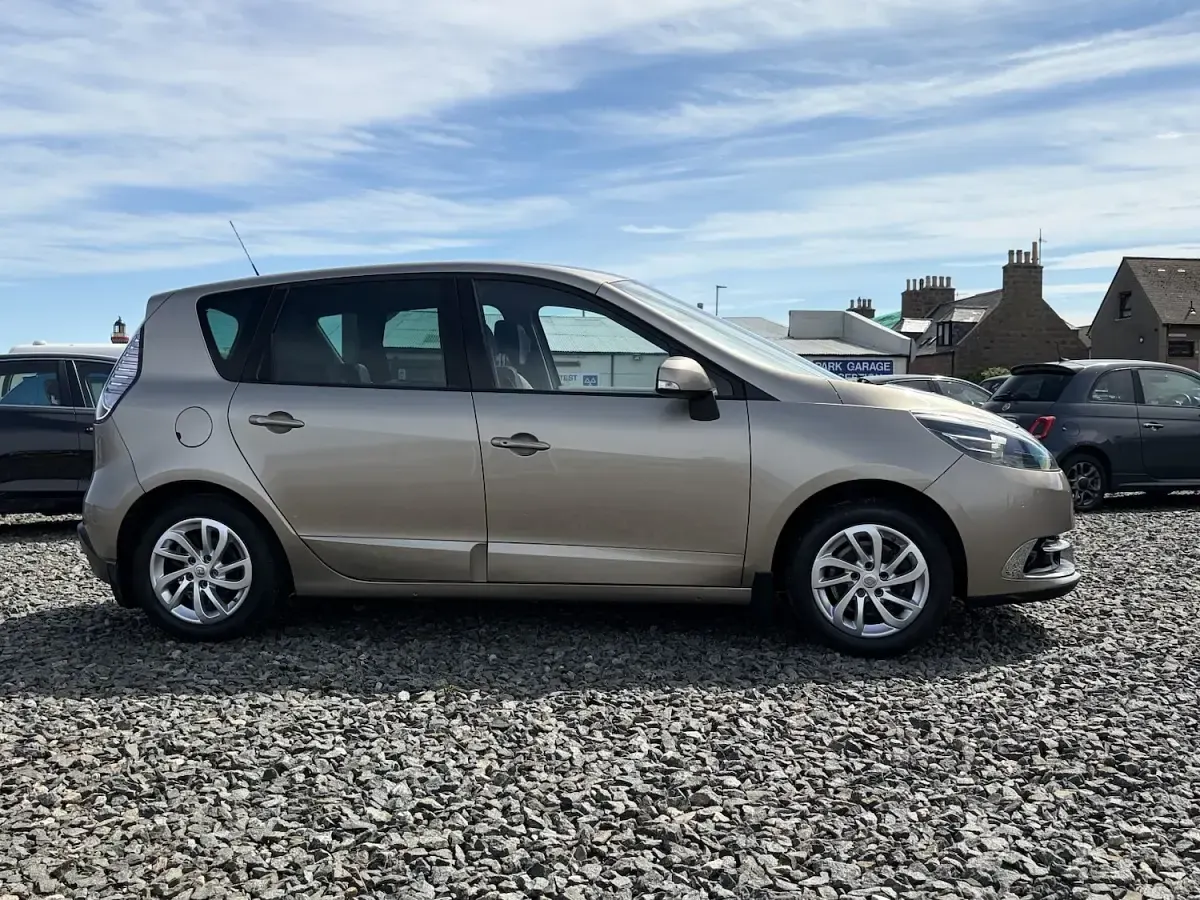 Used Renault Scénic Dynamique 2014 Beige MPV