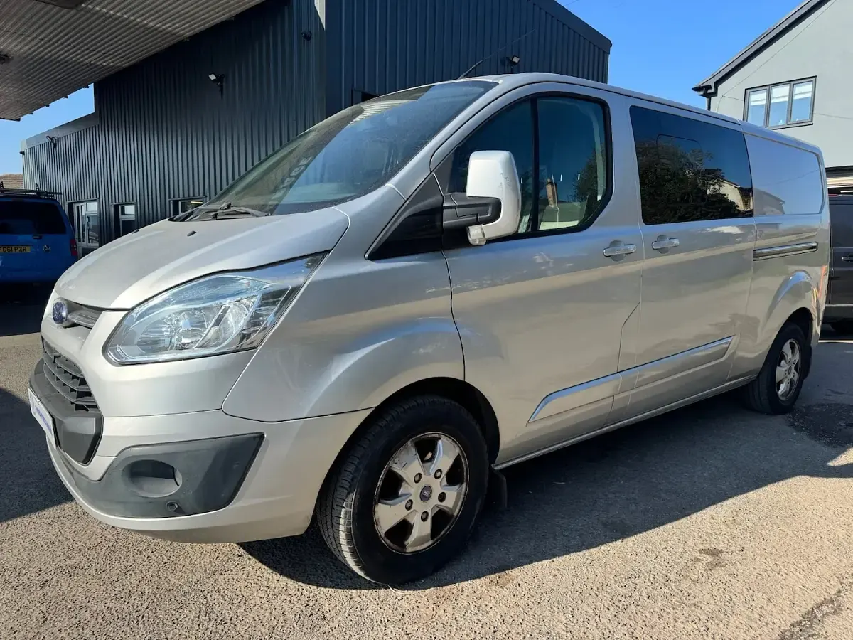 Used Ford Transit Custom Limited 130 HP (95 kW) 2017 Silver Van