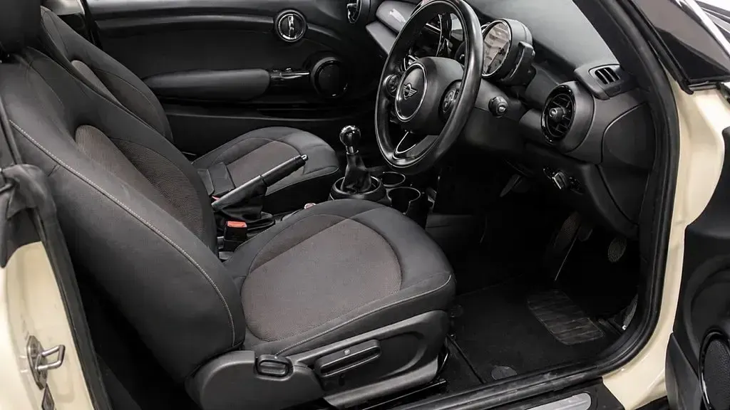 Used Mini Cooper Cabriolet 136 HP (100 kW) 2018 White Cabriolet