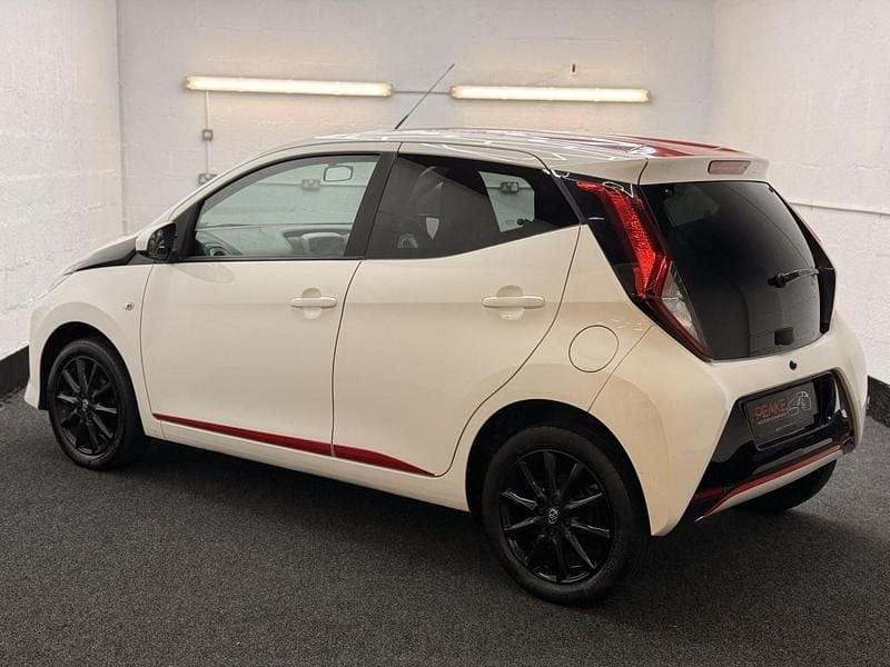 Used Toyota Aygo x-press 2018 White Hatchback