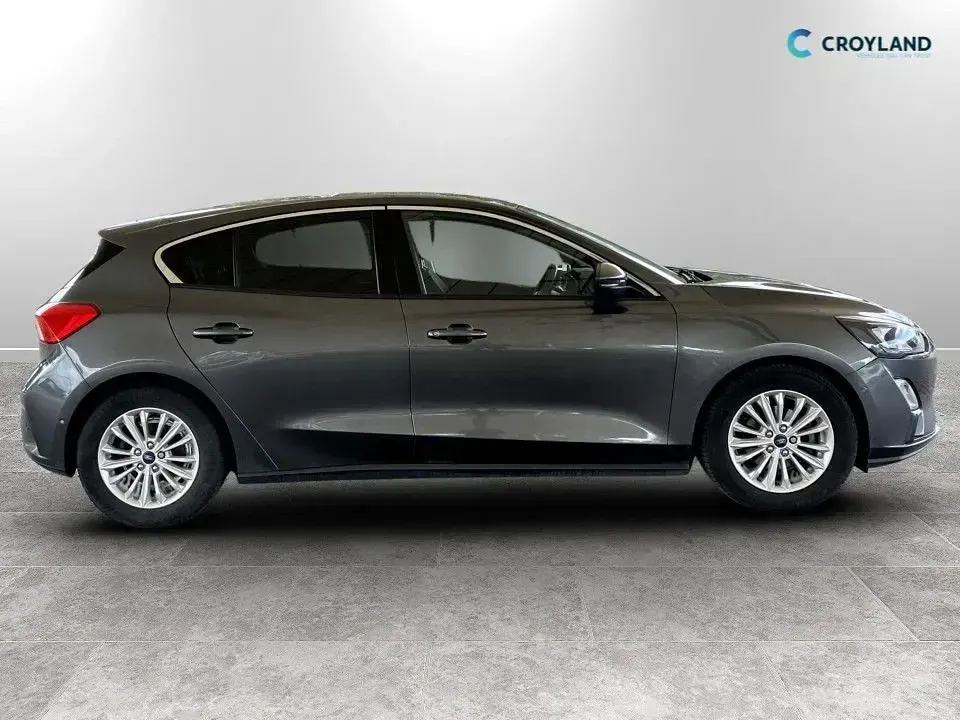 Used Ford Focus Titanium 125 HP (91 kW) 2019 Grey Hatchback