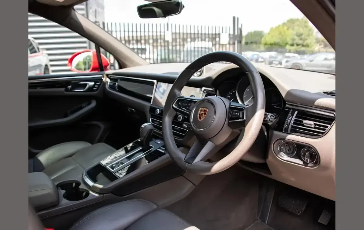 Used Porsche Macan S 374 HP (275 kW) 2024 Red SUV