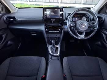 Used Toyota Yaris Hybrid 116 HP (85 kW) 2022 White Estate