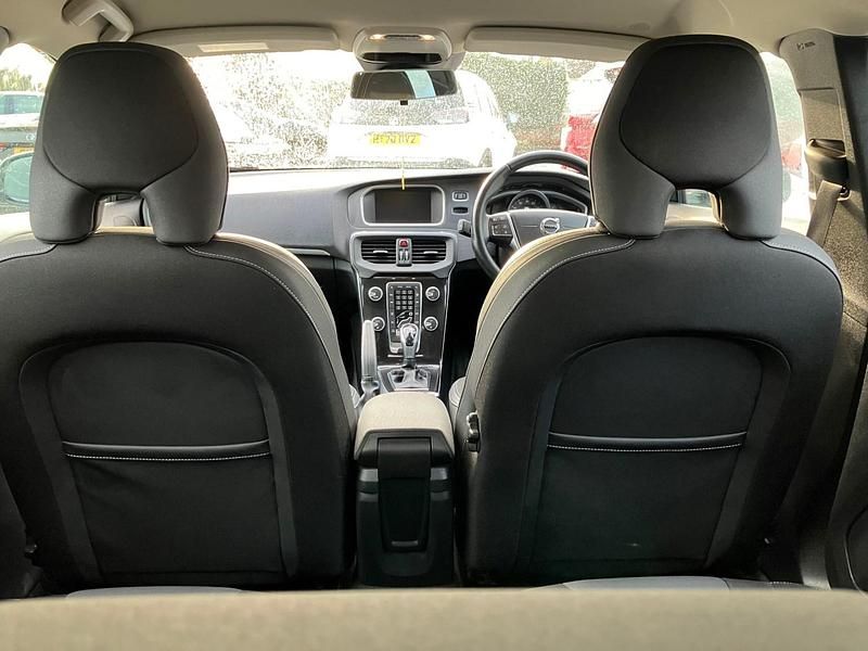 Used Volvo V40 Momentum 2017 Blue Hatchback