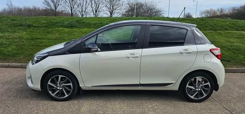 Used Toyota Yaris 2019 White/black Hatchback