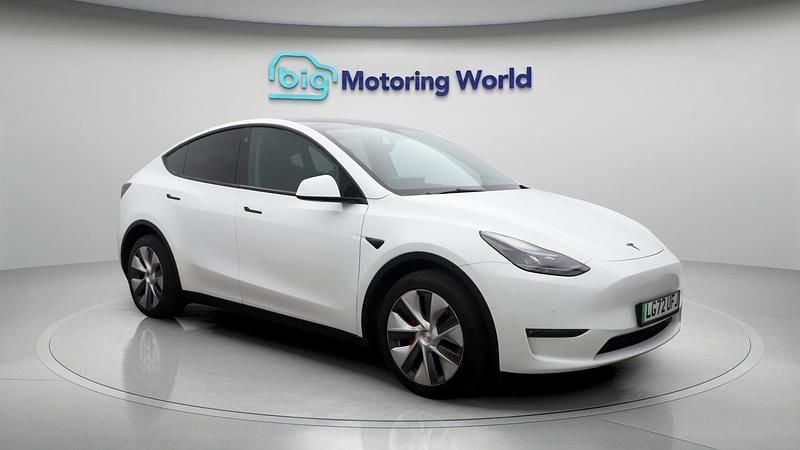 White Used 2022 Tesla Model Y Long Range AWD SUV | £24,600 (Fair price) - Image 1/4