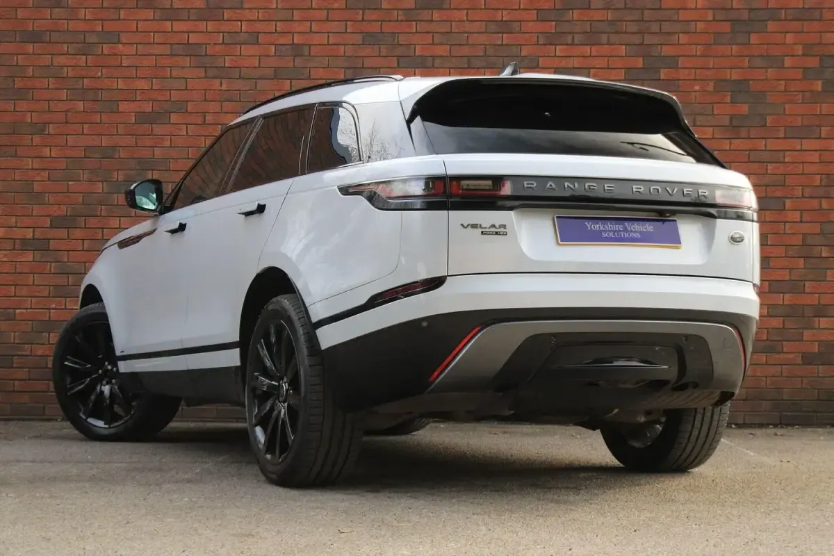 Used Land Rover Range Rover Velar HSE Dynamic 245 HP (180 kW) 2017 White SUV