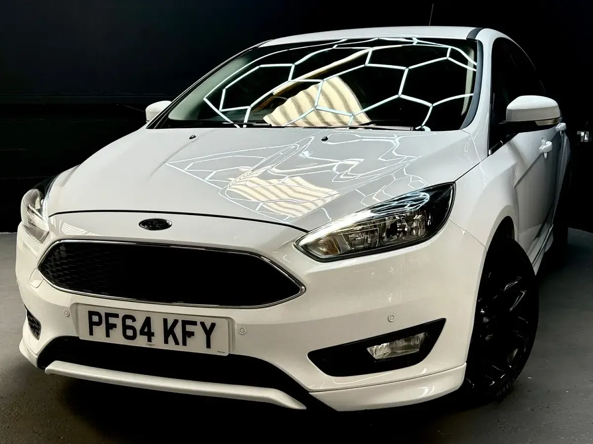 Used Ford Focus Zetec 125 HP (91 kW) 2015 White Hatchback
