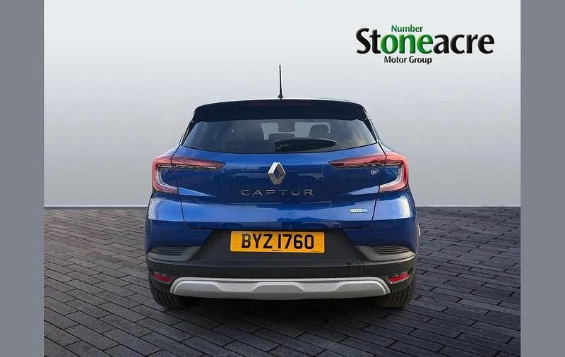 Used Renault Captur Iconic 140 HP (102 kW) 2022 Blue SUV