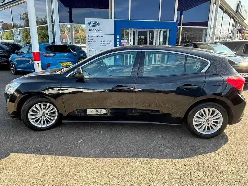 Used Ford Focus Titanium 125 HP (91 kW) 2018 Black Hatchback