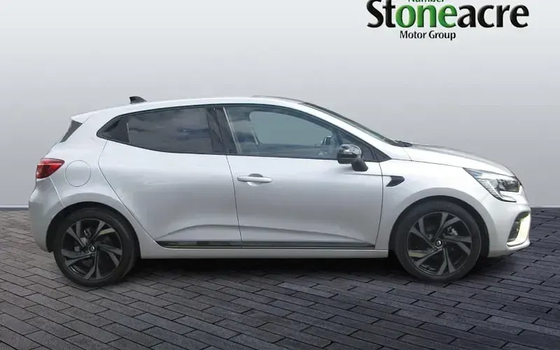 Used Renault Clio Engineered 145 HP (106 kW) 2022 Silver Hatchback
