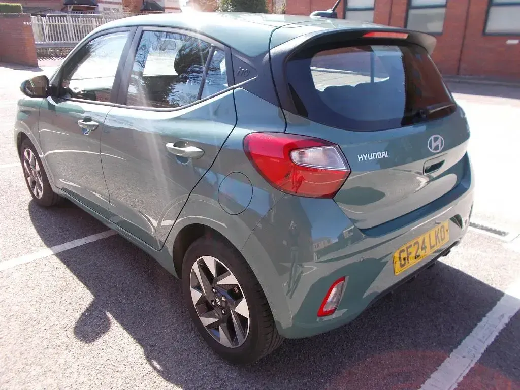 Used Hyundai i10 Advanced 84 HP (61 kW) 2024 Green Hatchback