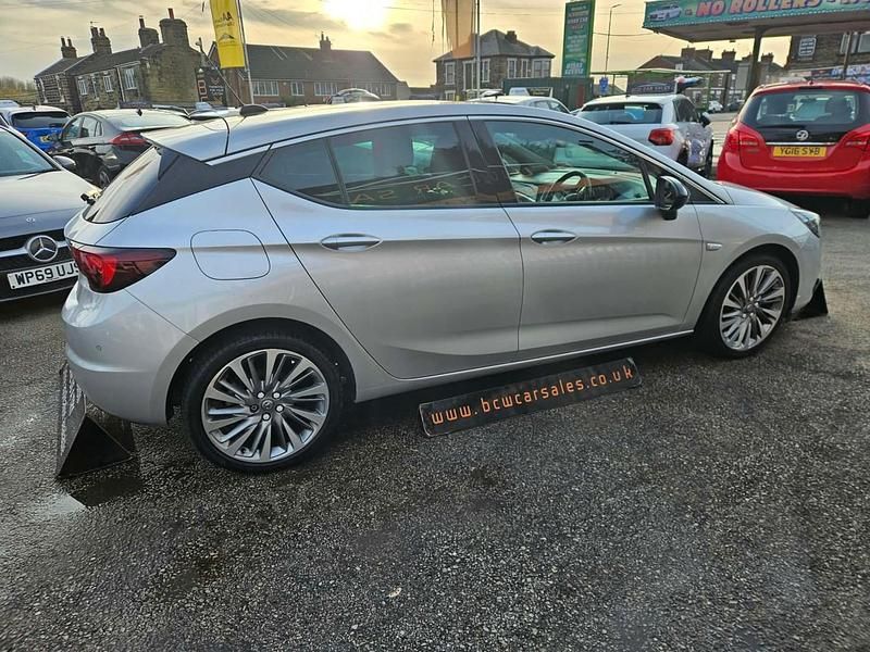 Second-hand Vauxhall Astra Edition 2021 Argintiu Hatchback