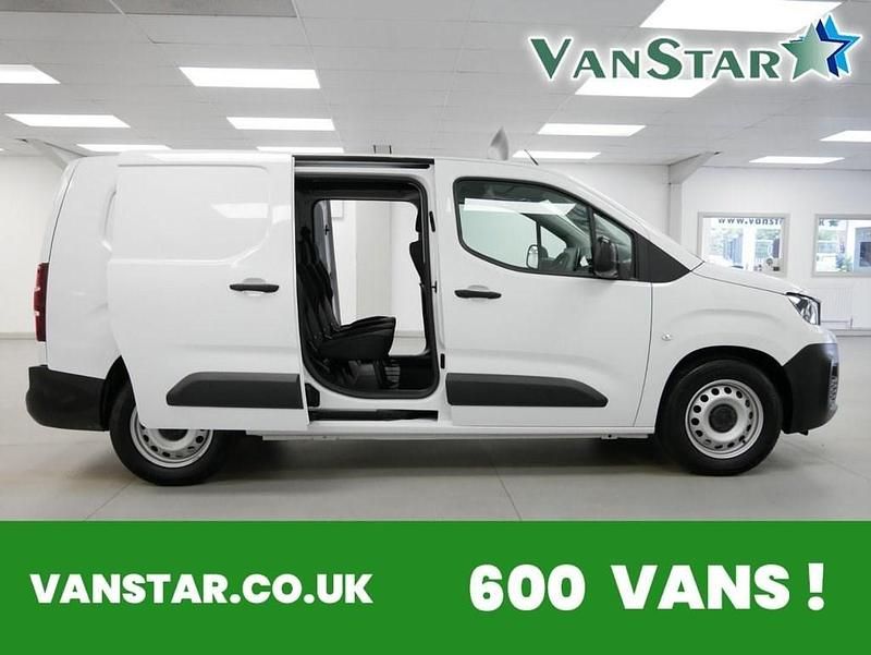 White Used 2024 Peugeot E-Partner Premium MPV | £18,589 (Expensive) - Image 1/4
