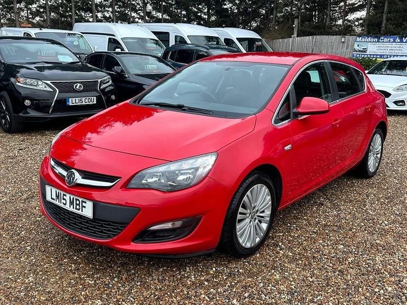 Red Used 2015 Vauxhall Astra Excite Hatchback | £4,450 (Super price) - Image 1/4
