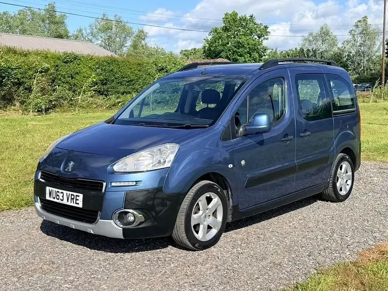Gebraucht Peugeot Partner Tepee Outdoor 115 PS (84 kW) 2013 Blau Van / Kleinbus
