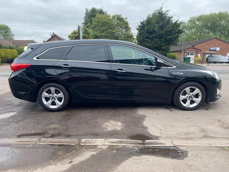Black Used 2011 Hyundai i40 Style Estate | £3,499 - Image 1/4